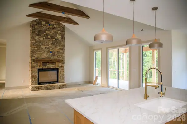 113 Perry PL, Hendersonville, NC 28739