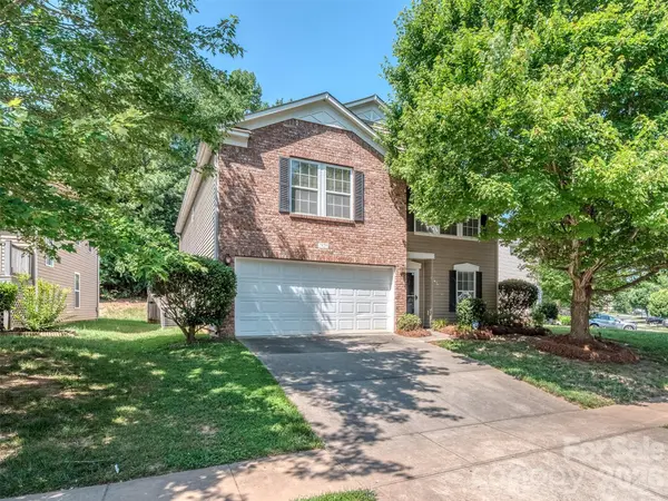 7829 Ponderosa Pine LN, Charlotte, NC 28215