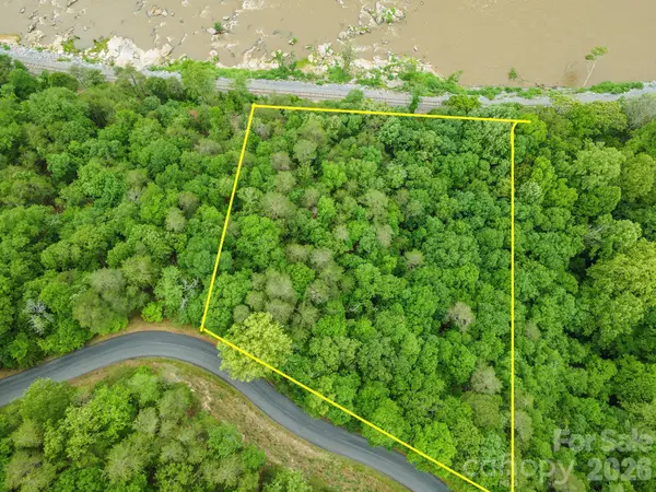 2391 French Broad Pkwy #34, Marshall, NC 28753