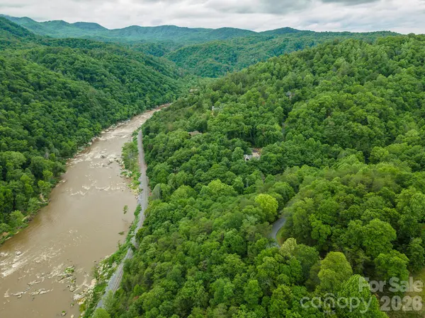2391 French Broad Pkwy #34, Marshall, NC 28753