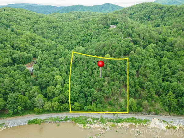 2391 French Broad Pkwy #34, Marshall, NC 28753