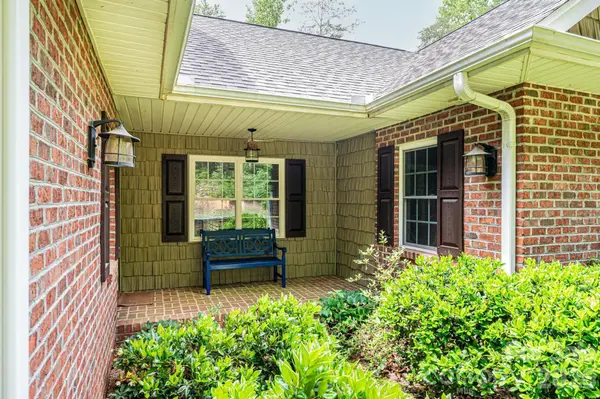 6889 Greedy HWY, Hickory, NC 28602