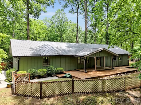 148 Cross Stitch Mountain RD, Sylva, NC 28779
