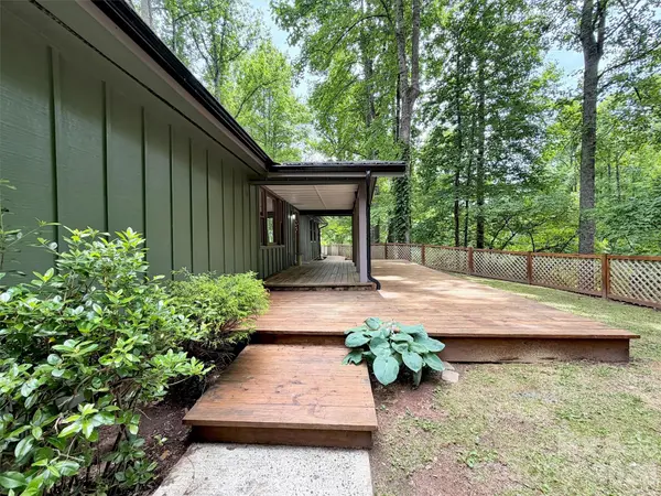 148 Cross Stitch Mountain RD, Sylva, NC 28779