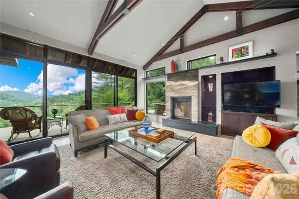 257 Bear Landing DR, Hendersonville, NC 28792