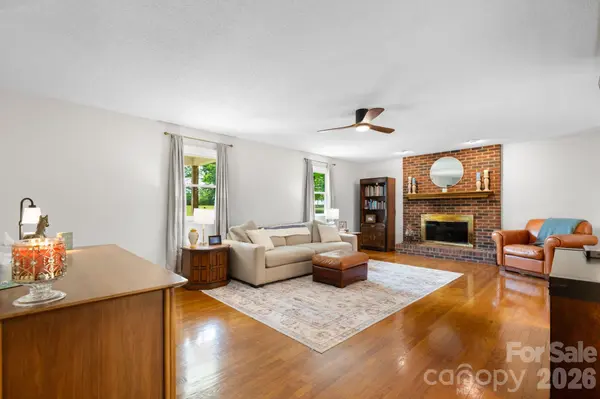 2990 Clarks Chapel RD, Lenoir, NC 28645