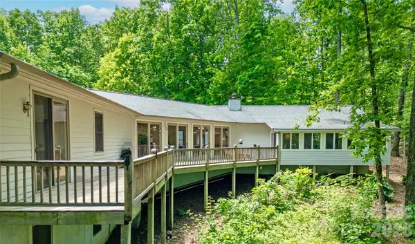 154 Chestnut LN, Cedar Mountain, NC 28718