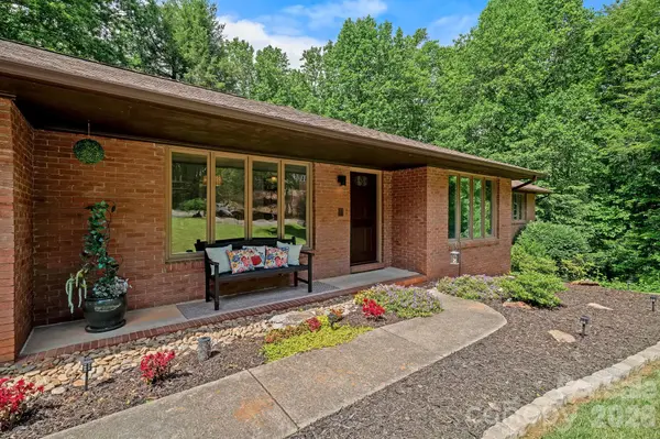 11 Grenadier CT, Candler, NC 28715