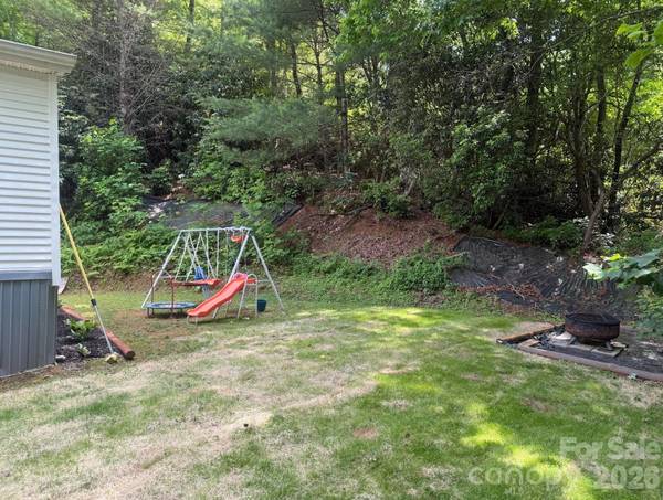811 Turkey Pen Gap RD, Horse Shoe, NC 28742