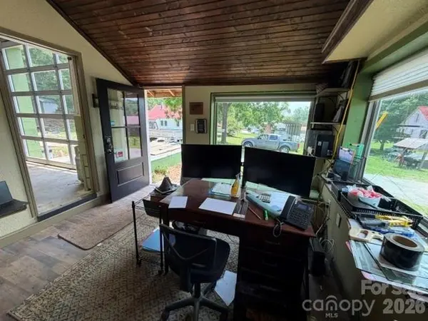 68 Circle DR, Marion, NC 28752