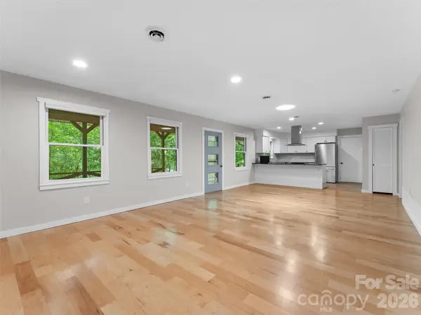 90 Cheestoonaya WAY, Brevard, NC 28712