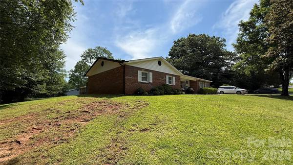 172 Parkland DR, Forest City, NC 28043
