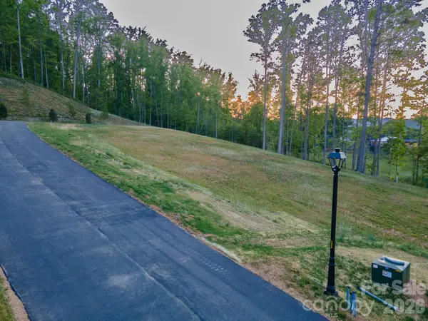 443 Irvine DR, Fairview, NC 28730