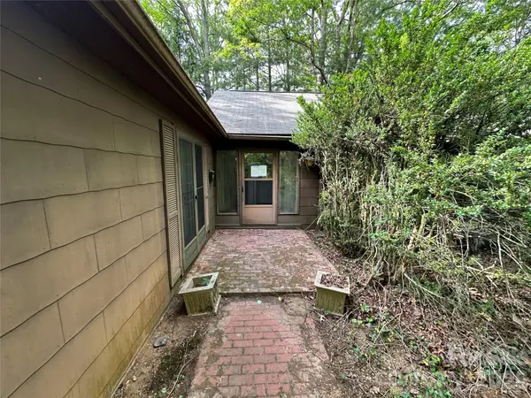 5 Lone Pine RD, Asheville, NC 28803