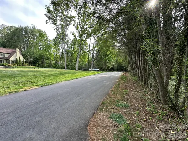 5 Lone Pine RD, Asheville, NC 28803