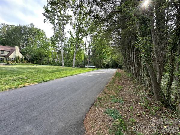5 Lone Pine RD, Asheville, NC 28803