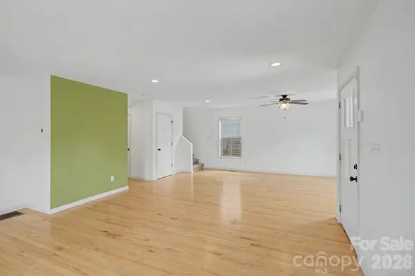 31 Yarrow Meadow RD, Weaverville, NC 28787