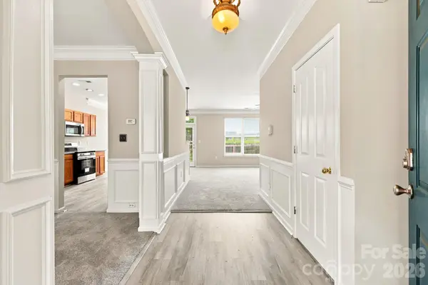 6826 Chieftain DR, Charlotte, NC 28216