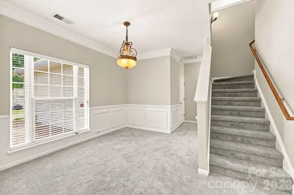 6826 Chieftain DR, Charlotte, NC 28216
