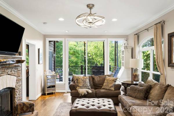 30 Lower Tanglewood RD E #2, Lake Toxaway, NC 28747