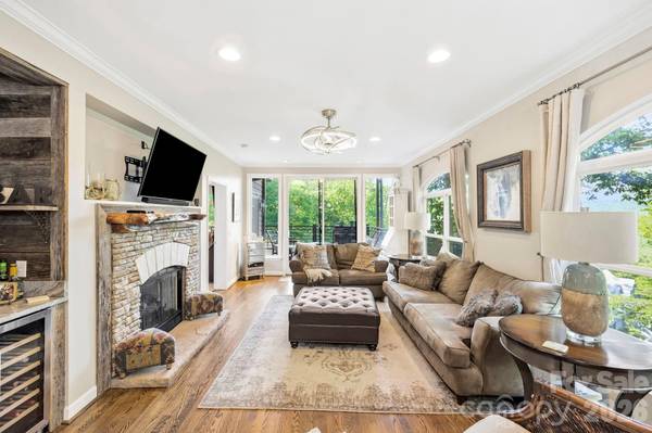 30 Lower Tanglewood RD E #2, Lake Toxaway, NC 28747