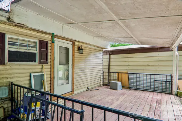 19 Dot ST, Clyde, NC 28721