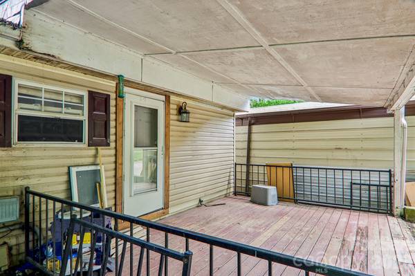 19 Dot ST, Clyde, NC 28721