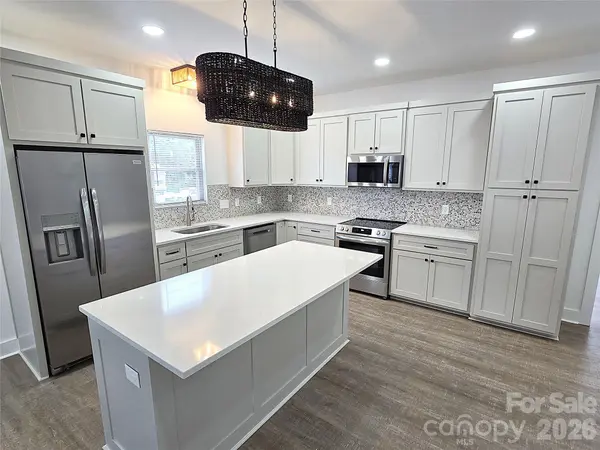 774 8th ST NE, Hickory, NC 28601