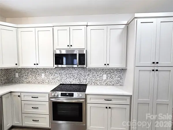 774 8th ST NE, Hickory, NC 28601