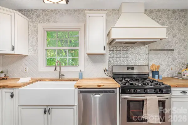 31 Granite LN, Waynesville, NC 28786
