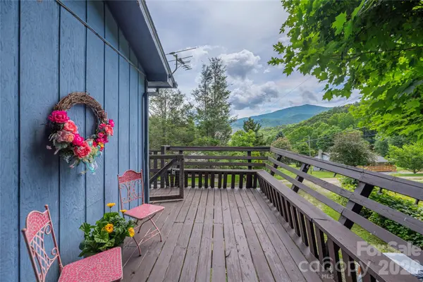 31 Granite LN, Waynesville, NC 28786