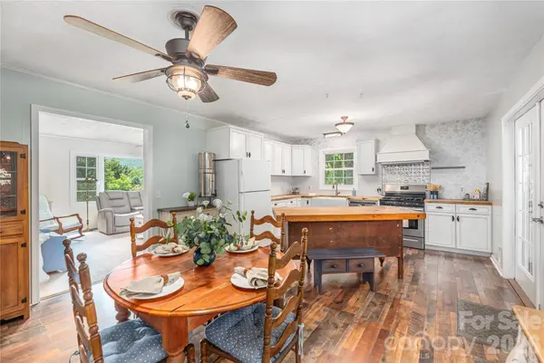 31 Granite LN, Waynesville, NC 28786