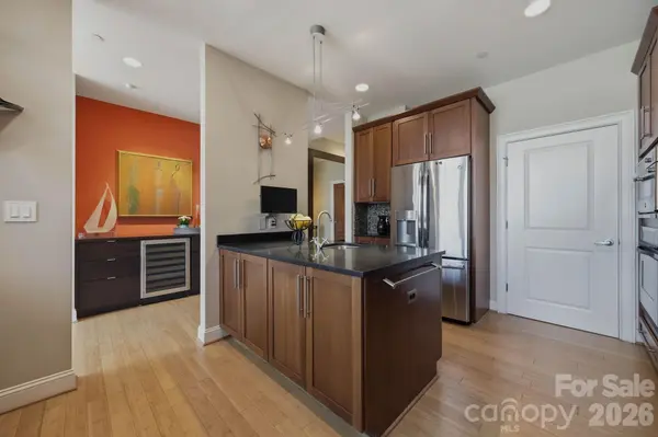 435 S Tryon ST #904, Charlotte, NC 28202