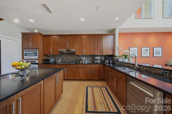 435 S Tryon ST #904, Charlotte, NC 28202