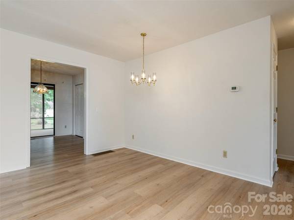 2 Bannerwood DR, Horse Shoe, NC 28742
