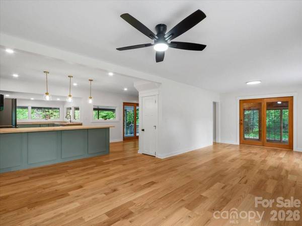 455 Rocky Springs HTS, Burnsville, NC 28714