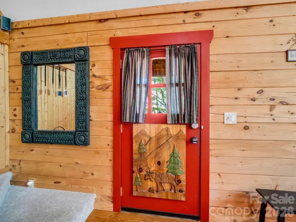 136 Dalton CT, Lake Lure, NC 28746