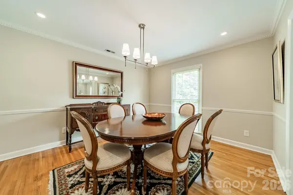 5522 Sharon RD, Charlotte, NC 28210
