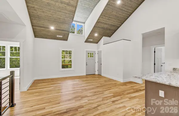 73 Rocking Porch RD, Asheville, NC 28805