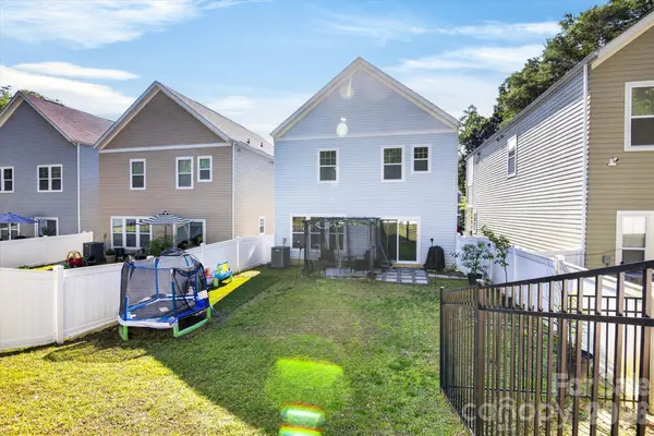 548 Kingsway CIR, Charlotte, NC 28214