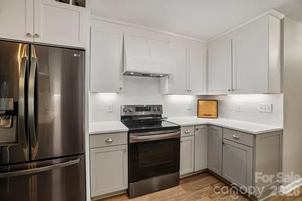 3229 N Bearwallow RD, Hendersonville, NC 28792