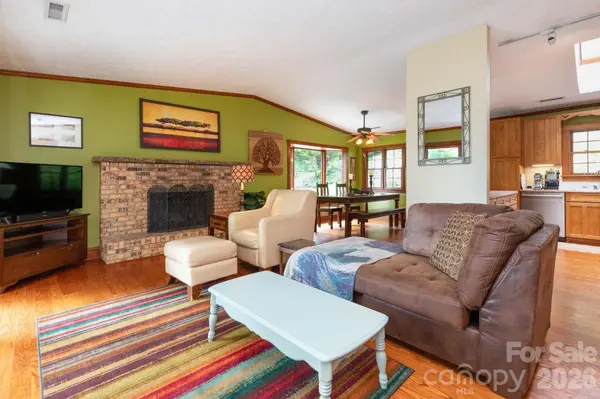 168 Blossom RDG, Leicester, NC 28748