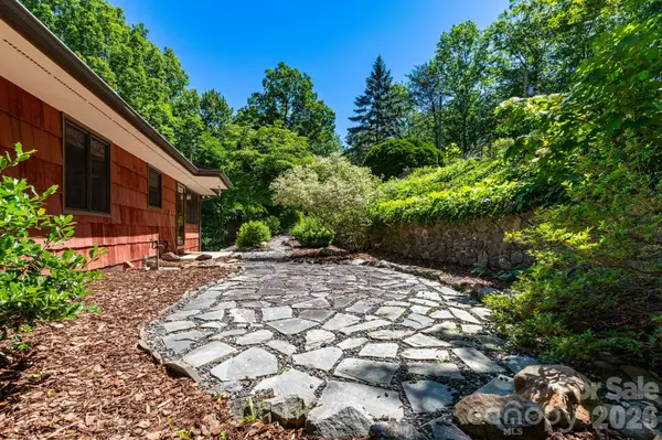 168 Blossom RDG, Leicester, NC 28748
