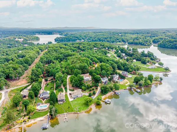5700 Crown TER, Hickory, NC 28601