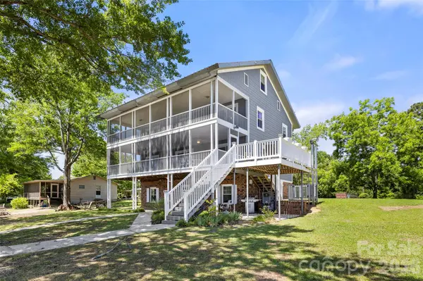 2450 Cottage LN, Liberty Hill, SC 29074
