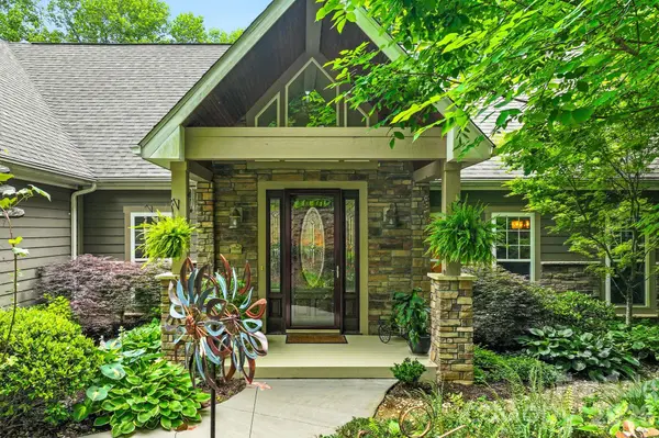 522 Silver Hawk LN, Weaverville, NC 28787
