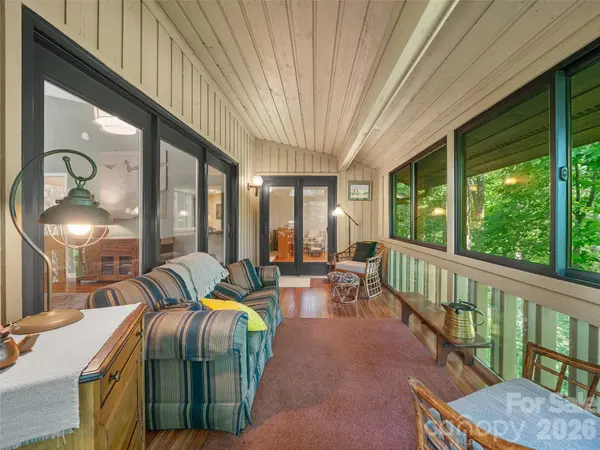 301 White Oak DR, Hendersonville, NC 28791