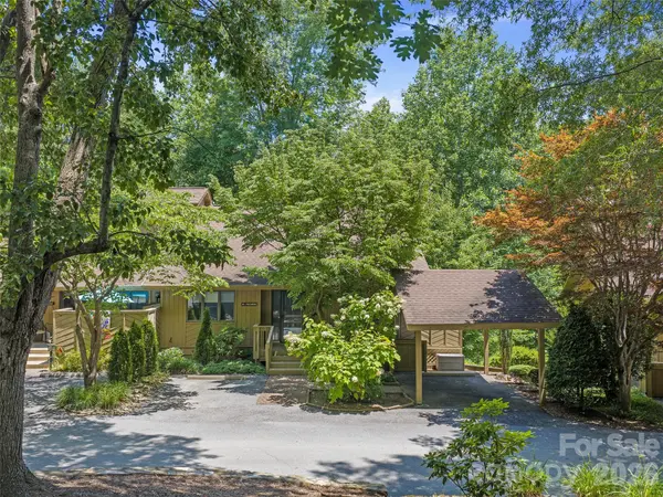 301 White Oak DR, Hendersonville, NC 28791