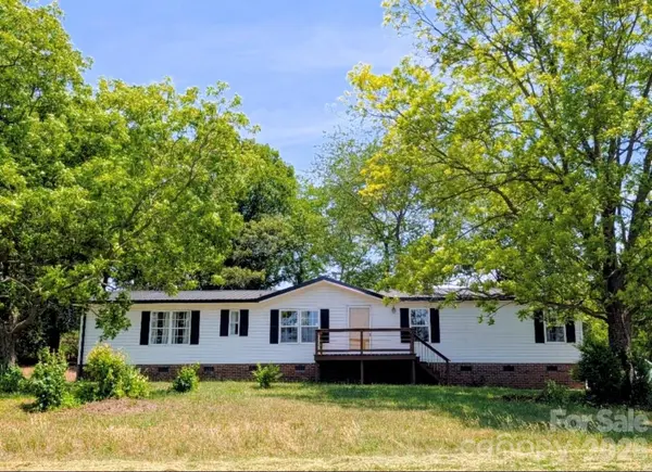 33 Honeysuckle LN, Taylorsville, NC 28682