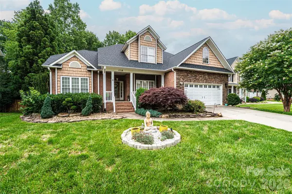 1718 30th Avenue PL NE, Hickory, NC 28601